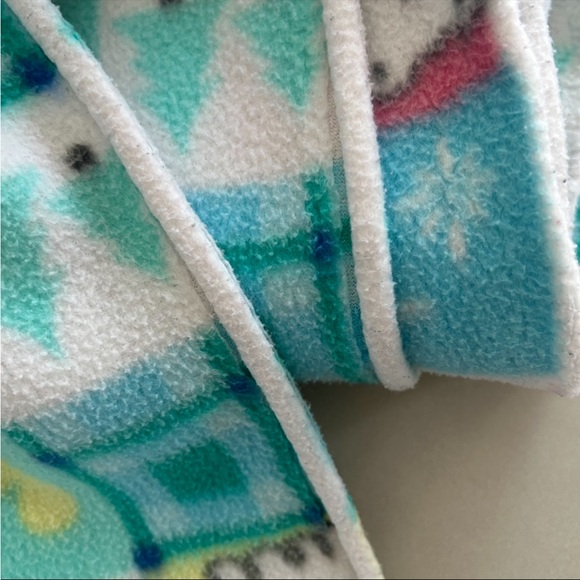 Vintage Colourful and Cozy Fleece Winter Print Baby Blanket in Pastel Shades - Picture 7 of 8